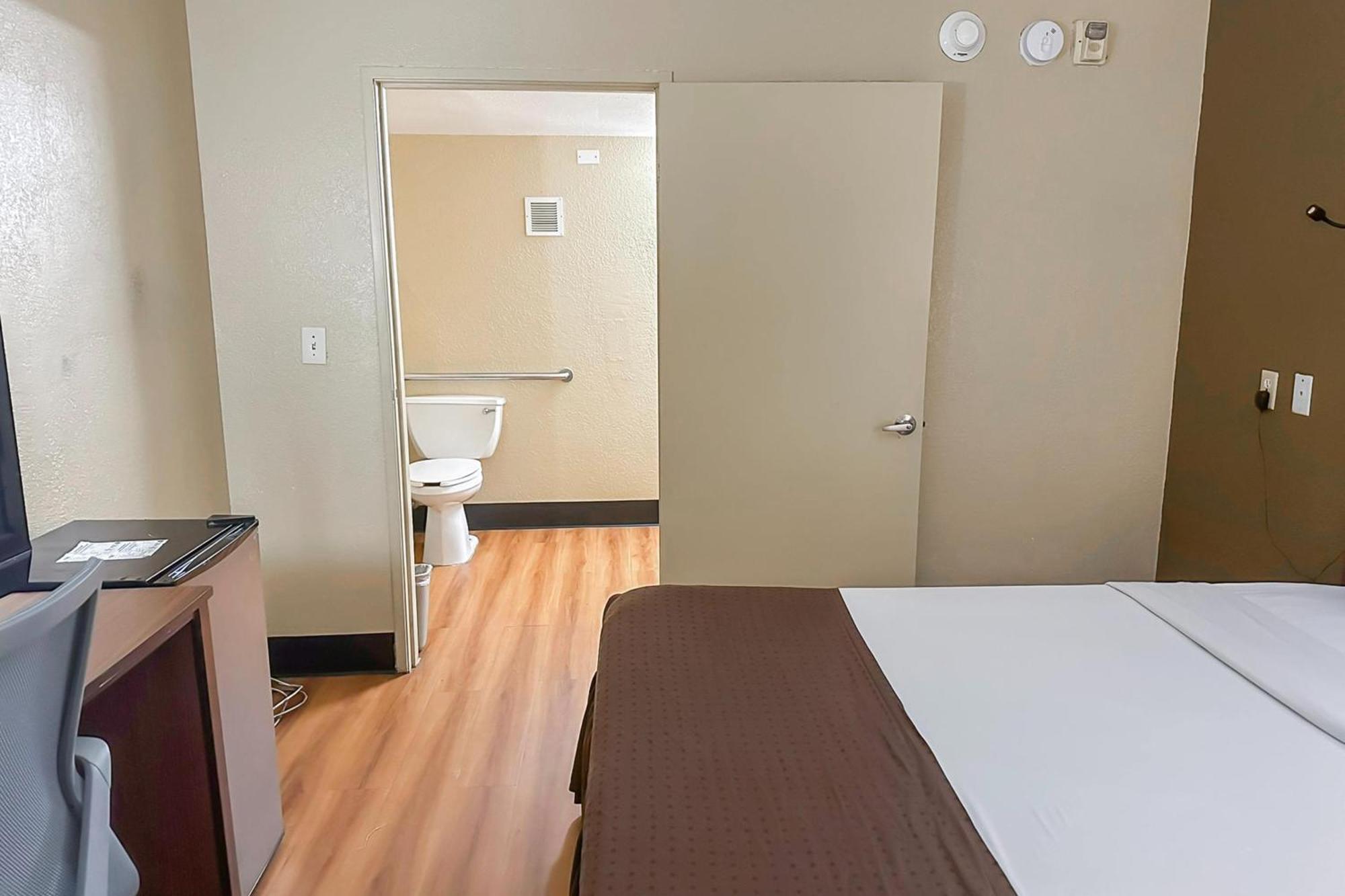 Hotel Oyo Mobile, Al I-65 At Airport Blvd Mobile