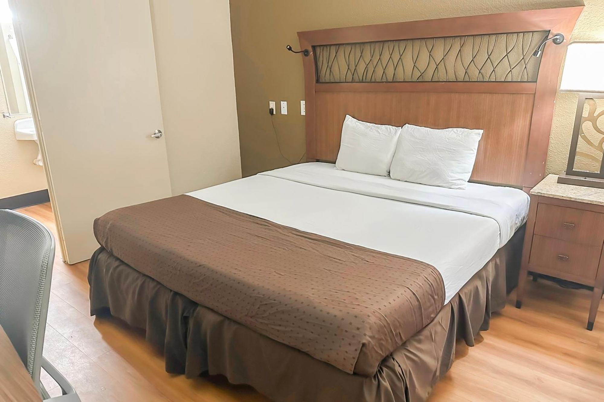 Econo Hotel