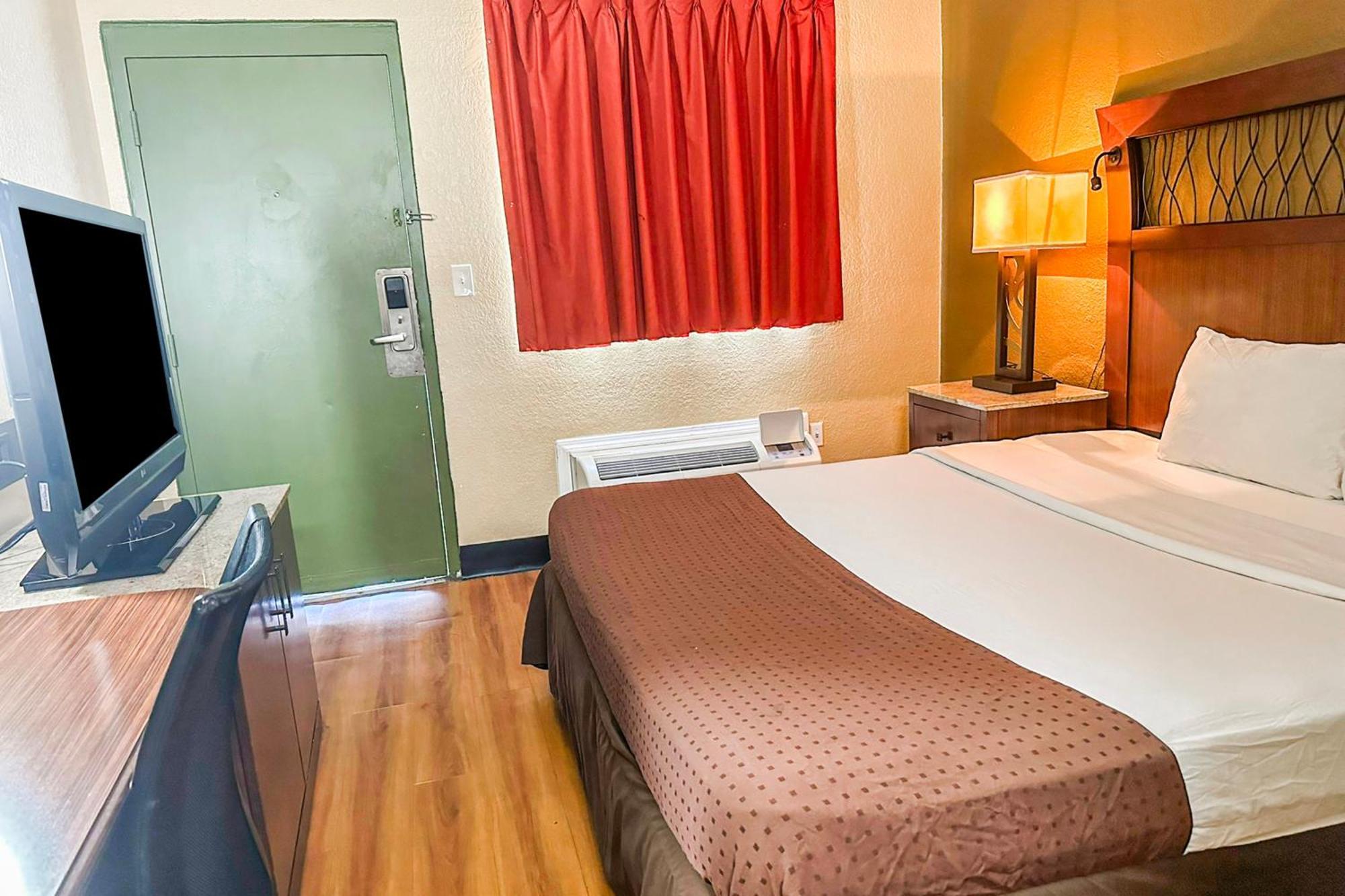 Hotel Oyo Mobile, Al I-65 At Airport Blvd Mobile